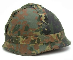 povlak na přilbu BW Originální plátěnný kamuflážní povlak na helmu používaný v Německém Bundeswehru      velikost povlaku je universální      k helmě se přichycuje pomocí stahovací šňůrky