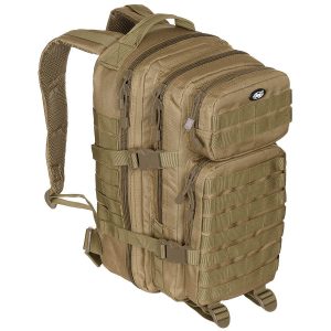 MFH batoh US Assault I. coyote ruksak US Assault I. coyote  Batoh ASSALUT je odolný proti vodě s objemem 30l. Všechny prostory jsou uzavřeny robustním 2-pásmovým zipem. Ergonomicky tvarované ramenní popruhy jsou polstrované a nastavitelné. Polstrovaná záda s nastavitelným popruhem kolem pasu. Díky řadě bočních kompresních popruhů dává možnost připojit další zařízení prostřednictvím nylonových popruhů MOLLE a D-kroužků. Batoh je ideální pro vojenství
