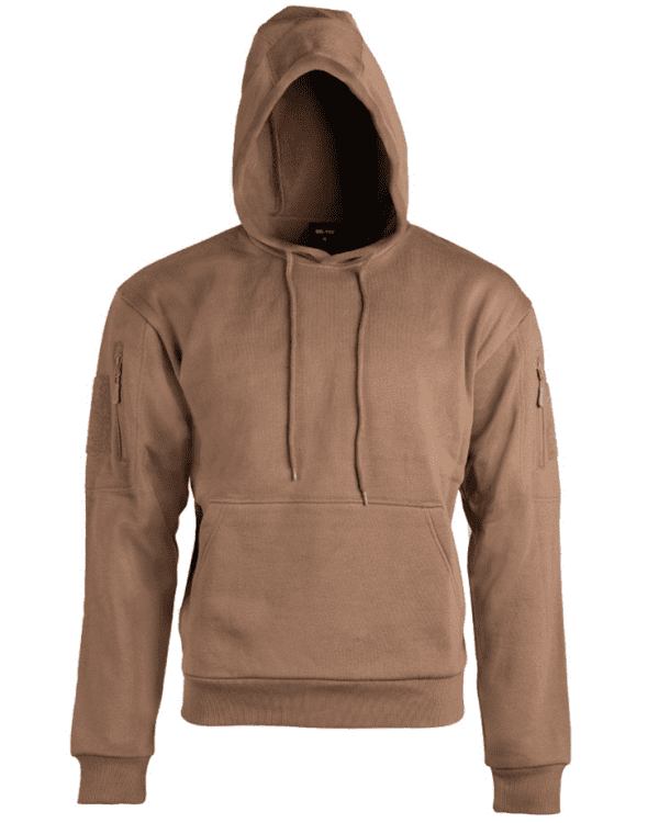 Mil-Tec mikina tactical dark coyote XXL Sportovně střižená mikina s několika taktickými prvky. Mikina je vyrobená z měkkého a na dotek příjemného materiálu ze směsi bavlny a polyesteru. Centrální kapsa klokanka je prostorná a pojme i větší vybavení a ruce v rukavicích. Na ramenou naleznete kapsy uzavírané pomocí vertikálních zipů