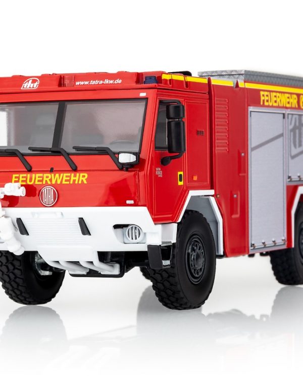 Kaden model TATRA 815-7 THT Deutschland 4x4 Sběratelský a perfektně propracovaný kovový model s resinovou nástavbou v měřítku 1:43. U tohoto modelu nelze vyklápět kabina. Model je dodaný s veškerým příslušenstvím viz foto.   měřítko: 1:43 materiál: kov barva: červená ruční výroba vyrobeno v ČR výrobce: Kaden