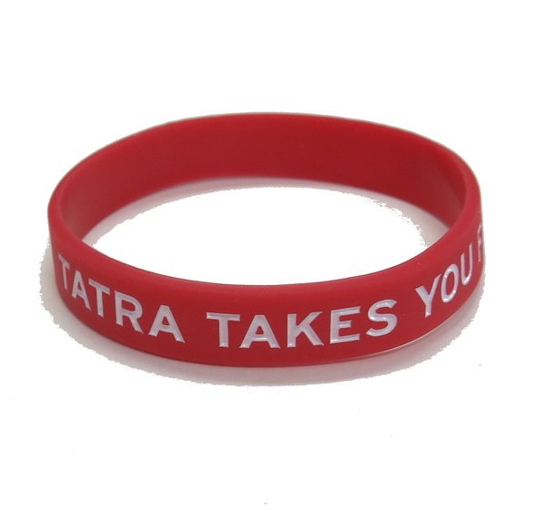 Tatra náramek silikonový TATRA materiál: silikon šířka: 11mm barva: červená nápis: "TATRA TAKES YOU FURTHER"