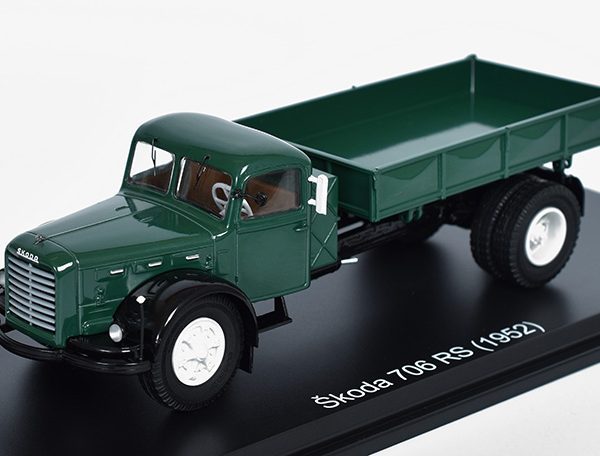 Premium ClassiXXs model Škoda 706 RS Sklápěč 1952 model Škoda 706 RS Sklápěč 1952 - kovový model auta   měřítko: 1:43 Barva: zelená Balení: plastová krabička Výrobce: Premium ClassiXXs