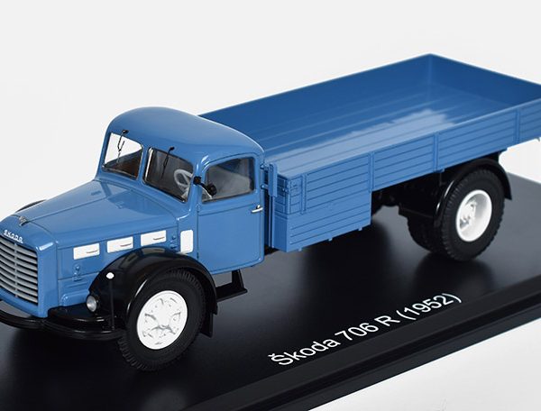 Premium ClassiXXs model Škoda 706 R Valník 1952 model Škoda 706 R Valník 1952 - kovový model auta   měřítko: 1:43 Barva: sv. modrá Balení: plastová krabička Výrobce: Premium ClassiXXs
