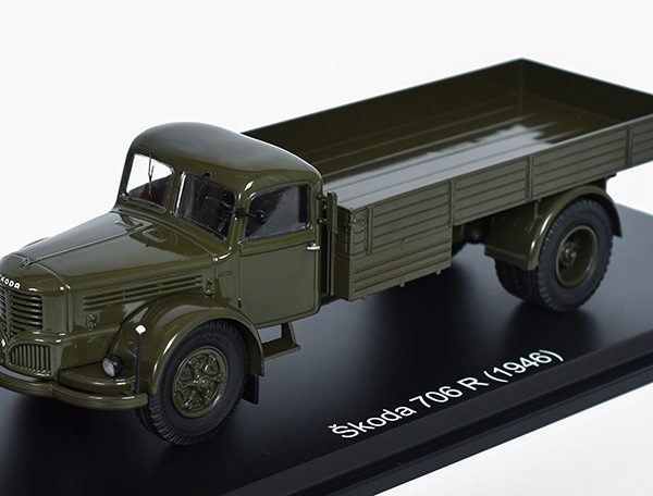 Premium ClassiXXs model Škoda 706 R Valník 1946 model Škoda 706 R Valník 1946 - kovový model auta   měřítko: 1:43 Barva: khakí Balení: plastová krabička Výrobce: Premium ClassiXXs