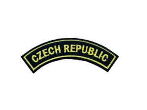 nášivka Czech Republic vyšívaná nášivka - Czech Republic na černém podkladu se silným obšitím po obvodu (pro snadnější uchycení nášivky k oděvu) používá se nejčatěji k našití na rukáv nebo přední stranu oděvu rozměr: 10x2cm