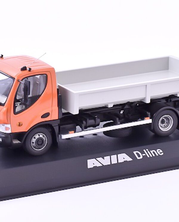FOXtoys model AVIA D-Line oranž kontejner výrobce modelu: Foxtoys měřítko: 1:43 materiál: kov/plast model je dodáván v plastové vitríně