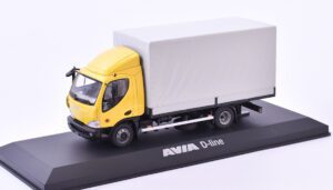 FOXtoys model AVIA D-Line žlutá plachta výrobce modelu: Foxtoys měřítko: 1:43 materiál: kov/plast model je dodáván v plastové vitríně