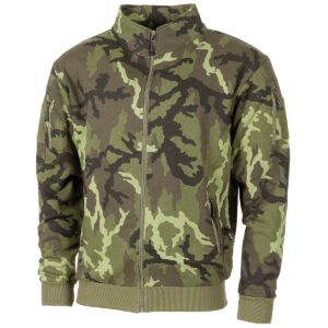 MFH mikina Tactical vz 95 XXXXL Pohodlná mikina s několika taktickými prvky. Na její výrobu byl použit materiál v kombinaci bavlna/polyester. Mikina se zapíná pomocí dlouhého centrálního zipu a disponuje celkem čtyřmi kapsami. Kapsy na ruce jsou dostatečně hluboké pro uložení základní výbavy a zapínají se pomocí zipů opatřených táhly. Kapsy na ramenou jsou ploché