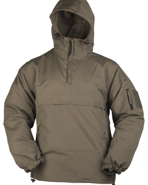 Mil-Tec bunda Combat Anorak letní oliva S Bunda Combat Anorak letní.   velká přední kapsa se zapínáním na zip dvě boční kapsy na ruce se zapínáním na zip stahovací šňůra v pase pružné manžety rukávů materiál: 100 % polyester