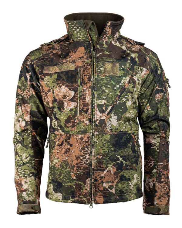 Mil-Tec bunda softshell SCU 14 WASP/Z3A XXL MIL-TEC® bunda softshell SCU 14 WASP Z3A  Elastická trilaminátová softshellka vyrobená z na omak velmi příjemného materiálu. Membrána bundy zajišťuje vysokou míru prodyšnosti a vodní sloupec 5000 mm. Pro zlepšení prodyšnosti je bunda opatřena odvětrávacími otvory v podpaží. Lokty bundy jsou zesílené pomocí dvojité porce materiálu.  Zapínání bundy je řešené pomocí centrálního dvoucestného zipu s vnitřní légou proti profouknutí