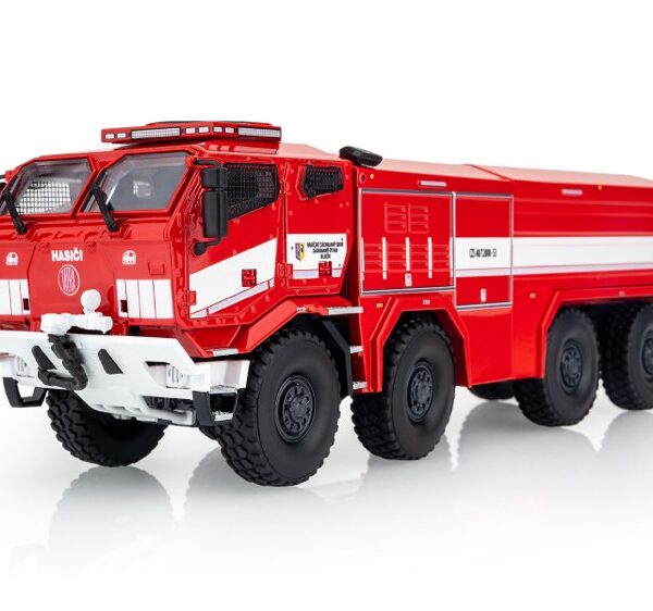 Kaden model Tatra 8x8 CZS 40 Titan Sběratelský a perfektně propracovaný kovový model s resinovou nástavbou v měřítku 1:43 s možností odklápění kabiny a kompletně odpruženého podvozku.   měřítko: 1:43 materiál: kov barva: červená ruční výroba vyrobeno v ČR výrobce: Kaden