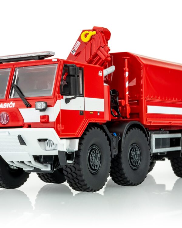Kaden model Tatra 815-7 8x8 valník s rukou Hasiči Sběratelský a perfektně propracovaný model v měřítku 1:43 s možností odklápění kovové kabiny a výklopnými nápravami. Veškeré detaily na modelu jsou provedeny tampońovým tiskem a na modelu není žádná nálepka nebo obtisk.   měřítko: 1:43 materiál: kov ruční výroba vyrobeno v ČR výrobce: Kaden