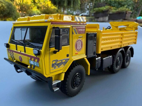 Kaden model Tatra 815-7 valník s rukou prototyp s potiskem Sběratelský a perfektně propracovaný kovový model v měřítku 1:43 s možností odklápění kabiny a resinovou korbou. měřítko: 1:43 materiál: kov ruční výroba vyrobeno v ČR výrobce: Kaden