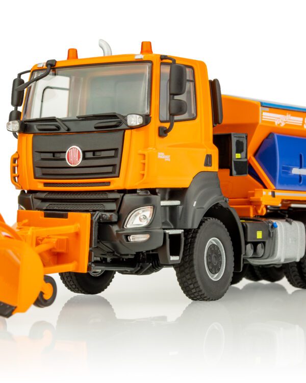 Kaden model TATRA Phoenix 6x6 Sypač Sběratelský kovový model v měřítku 1:43 TATRA Phoenix v provedení sypač s radlicí SYKO-8H. Jedná se o detailně zpracovaný model