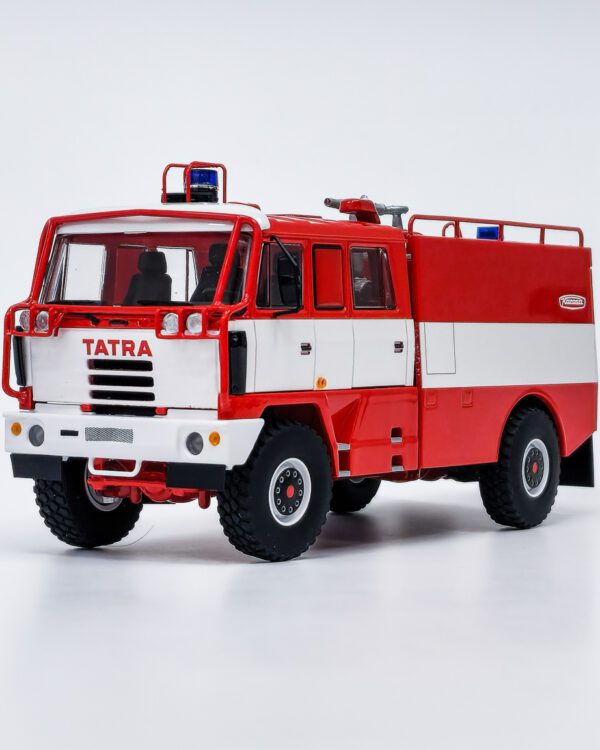 Kaden model Tatra 815-2 90 R75 4x4.1 Has Detailně zpracovaný sběratelský model homologačního závodního speciálu Tatra 815-2 90 R 75 4x4.1 HAS (homologační vůz základ pro stavbu dakarského speciálu)  Model byl vyroben tradičním českým výrobcem KADEN a vznikl kompletně v České republice s velkým podílem ruční výroby. Jedná se o sběratelskou limitovanou sérii 200 kusů