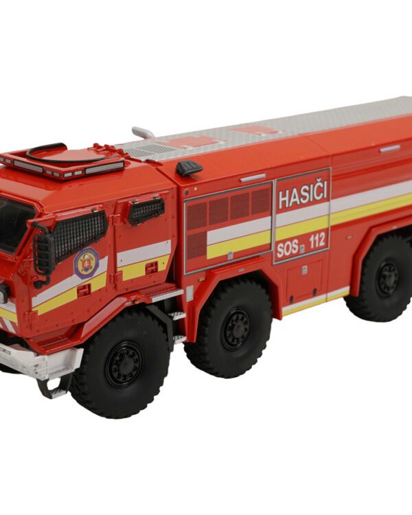 Kaden model Tatra 8x8 CZC 40 Titan Hasiči HAZZ Limitovaná a číslovaná 300ks série kovového modelu s plastovými částmi v měřítku 1:43 hasičské cisternové stříkačky TATRA T815 8x8 HASIČI HAZZ v barvách Hasičského záchraného sboru Slovenské republiky.  Model od českého výrobce KADEN CZ je balen v originální papírové krabici. Součástí je doprovodná brožurka ve slovenském jazyce a sběratelský certifikát s číslem limitované edice.  Každý exemplář z celkového počtu 300 kusů je absolutním unikátem – pořadové číslo série je na přiloženém certifikátu pravosti.   měřítko: 1:43 materiál: kov/plast ruční výroba vyrobeno v ČR výrobce: Kaden